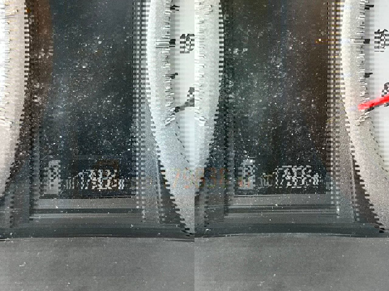 Used 2018 Toyota Sienna SE w/ Carpet Mat Package image 10