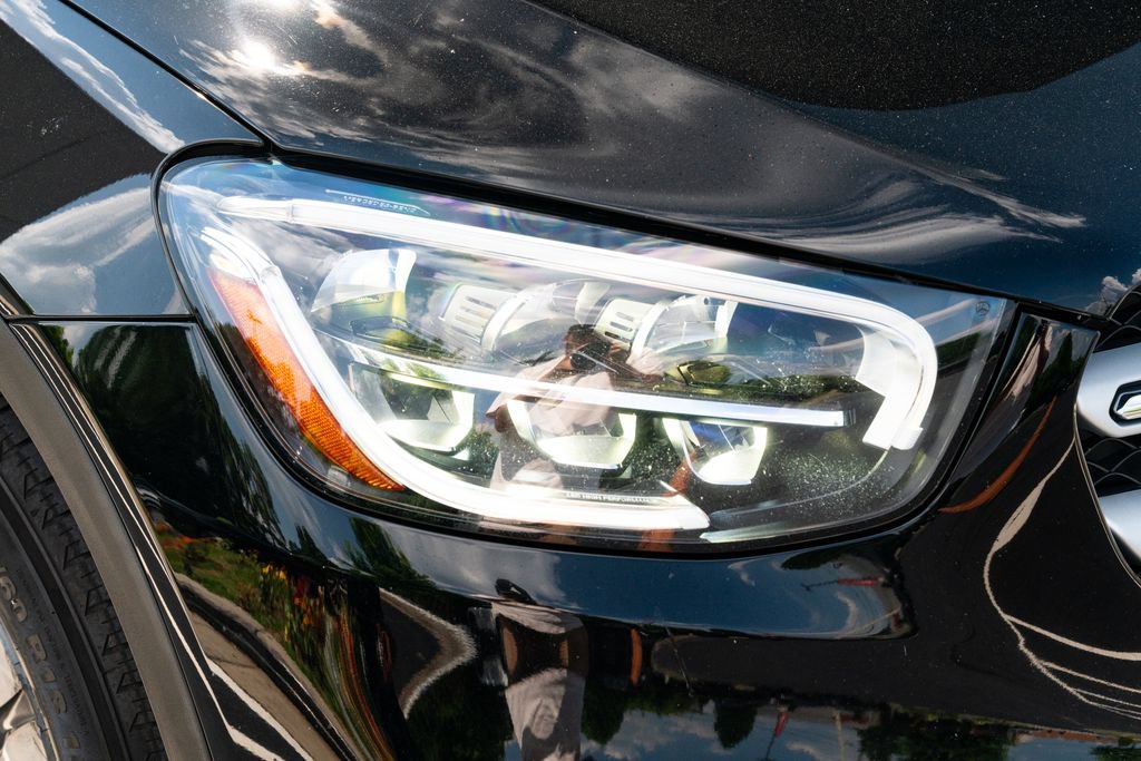 Used 2021 Mercedes-Benz GLC 300 4MATIC w/ Premium Package image 10