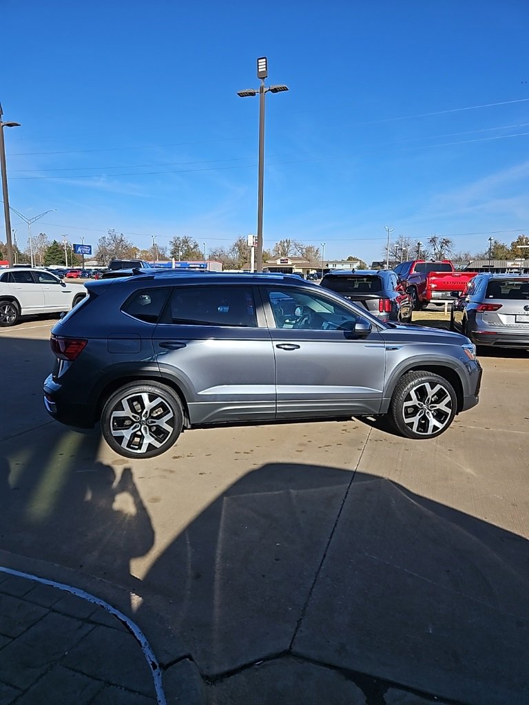 Used 2022 Volkswagen Taos SEL image 4