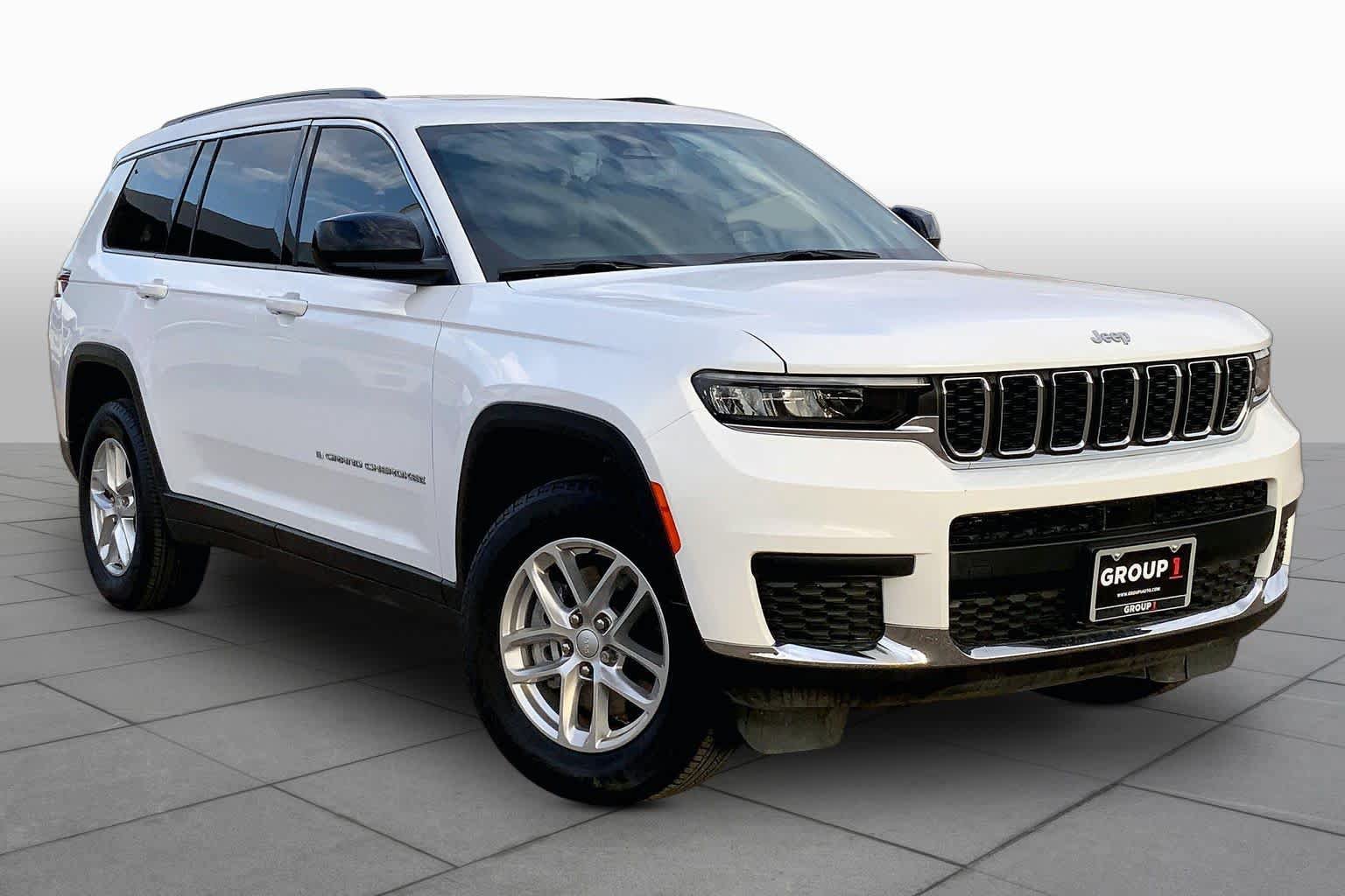Used 2025 Jeep Grand Cherokee L Laredo RWD image 3