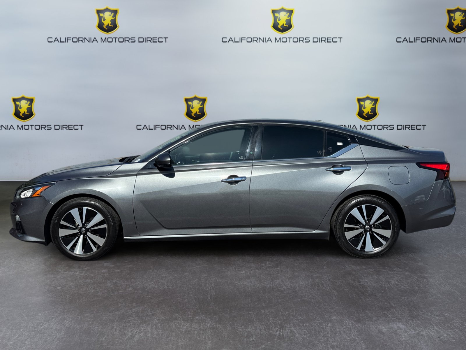 Used 2019 Nissan Altima 2.5 SV FWD image 2