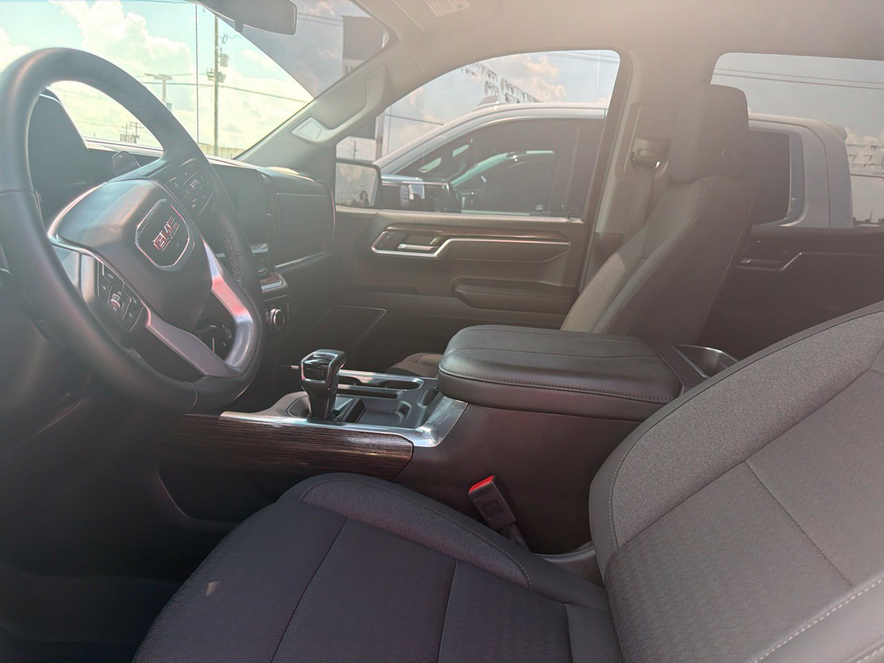 Used 2025 GMC Sierra 1500 Elevation AWD/4WD image 8