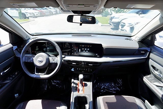 New 2026 Nissan Kicks SR w/ Cold Weather Package FWD image 27