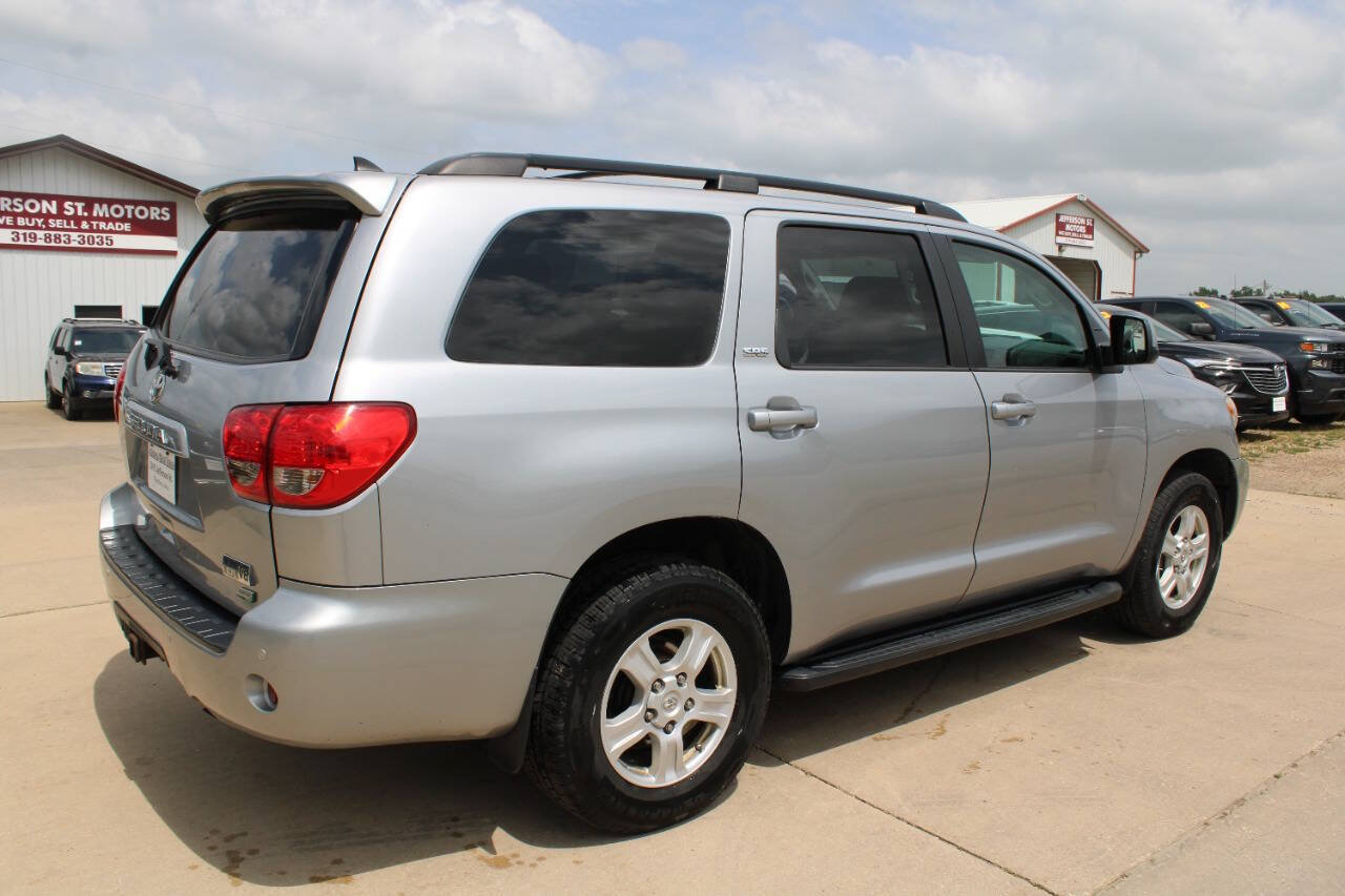 Used 2017 Toyota Sequoia SR5 AWD/4WD image 8