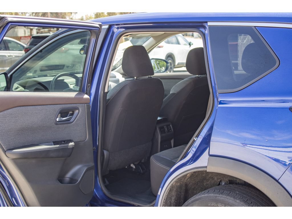 Used 2023 Nissan Rogue SV AWD/4WD image 14