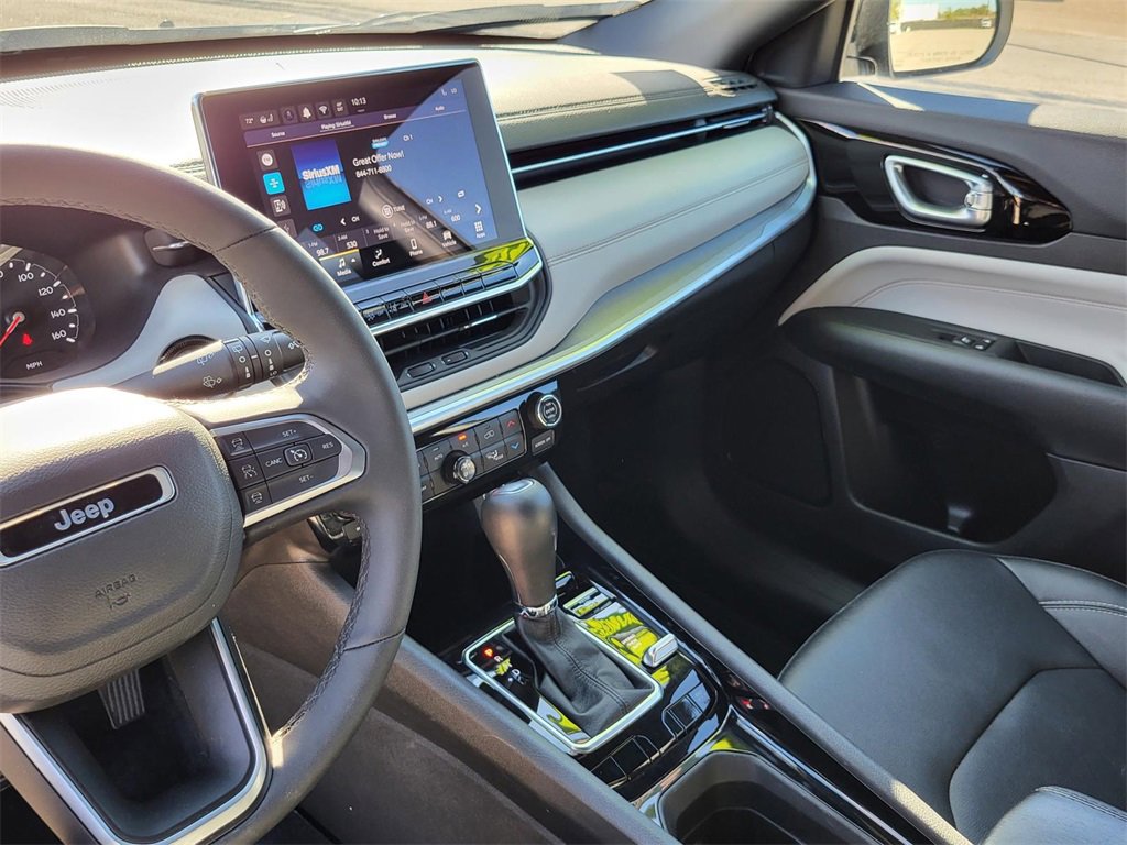 Used 2025 Jeep Compass Limited image 25