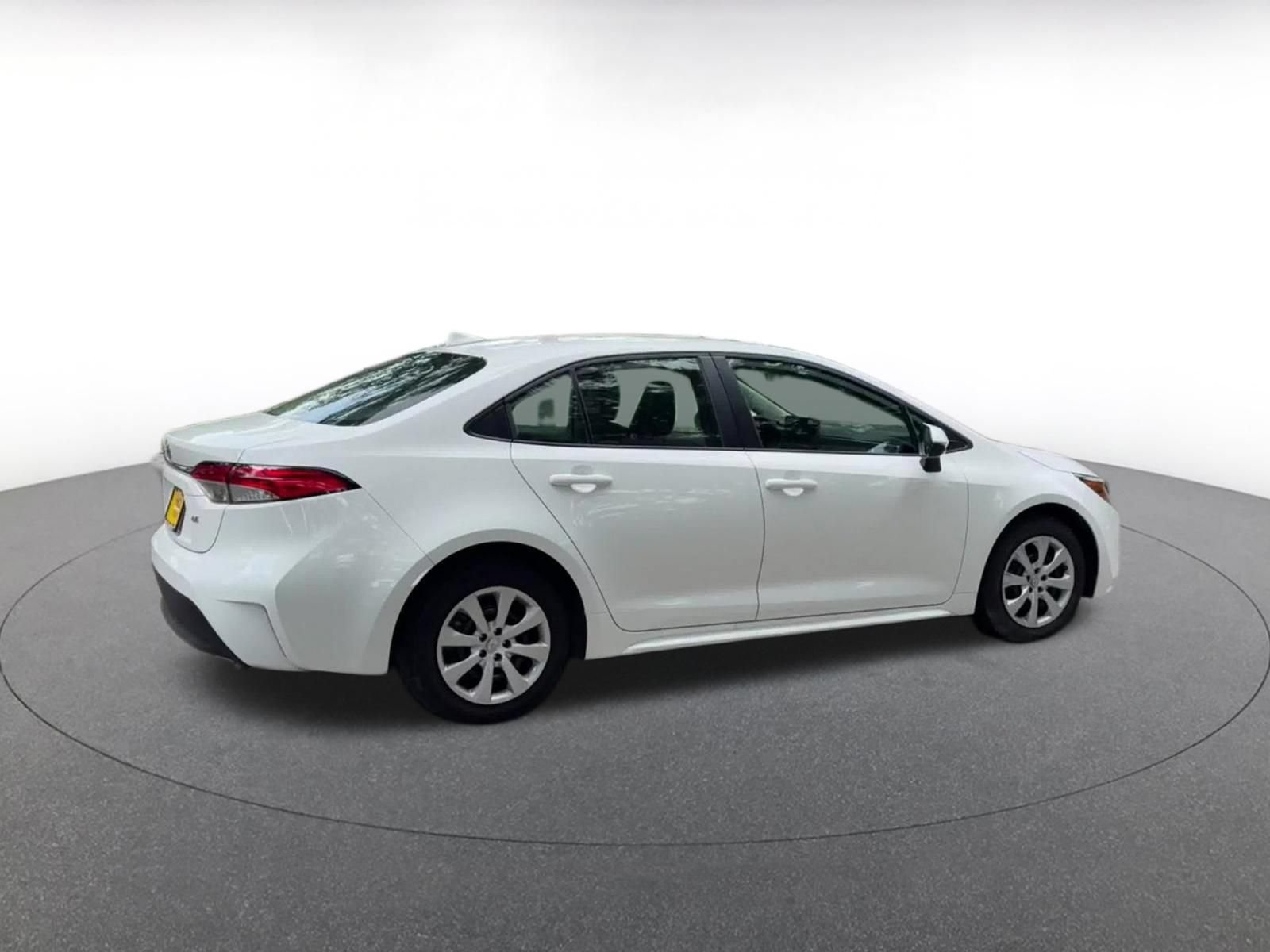 Used 2025 Toyota Corolla LE FWD image 14