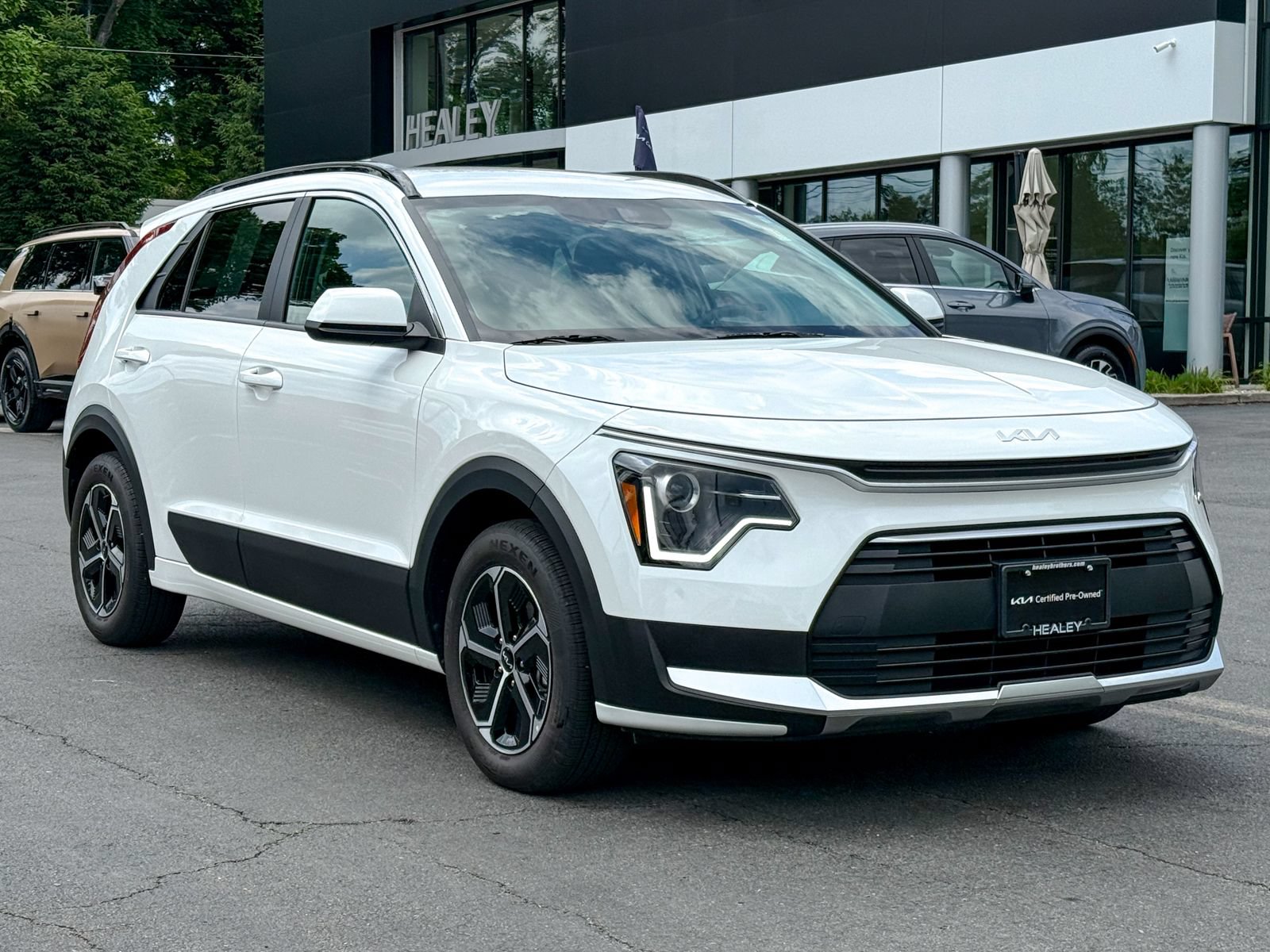 Certified 2025 Kia Niro LX FWD image 1