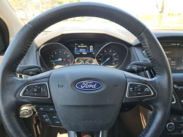 Used 2015 Ford Focus Titanium FWD image 23