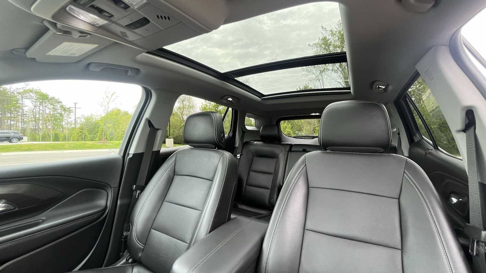 Used 2022 GMC Terrain SLT w/ Infotainment Package II AWD/4WD image 9