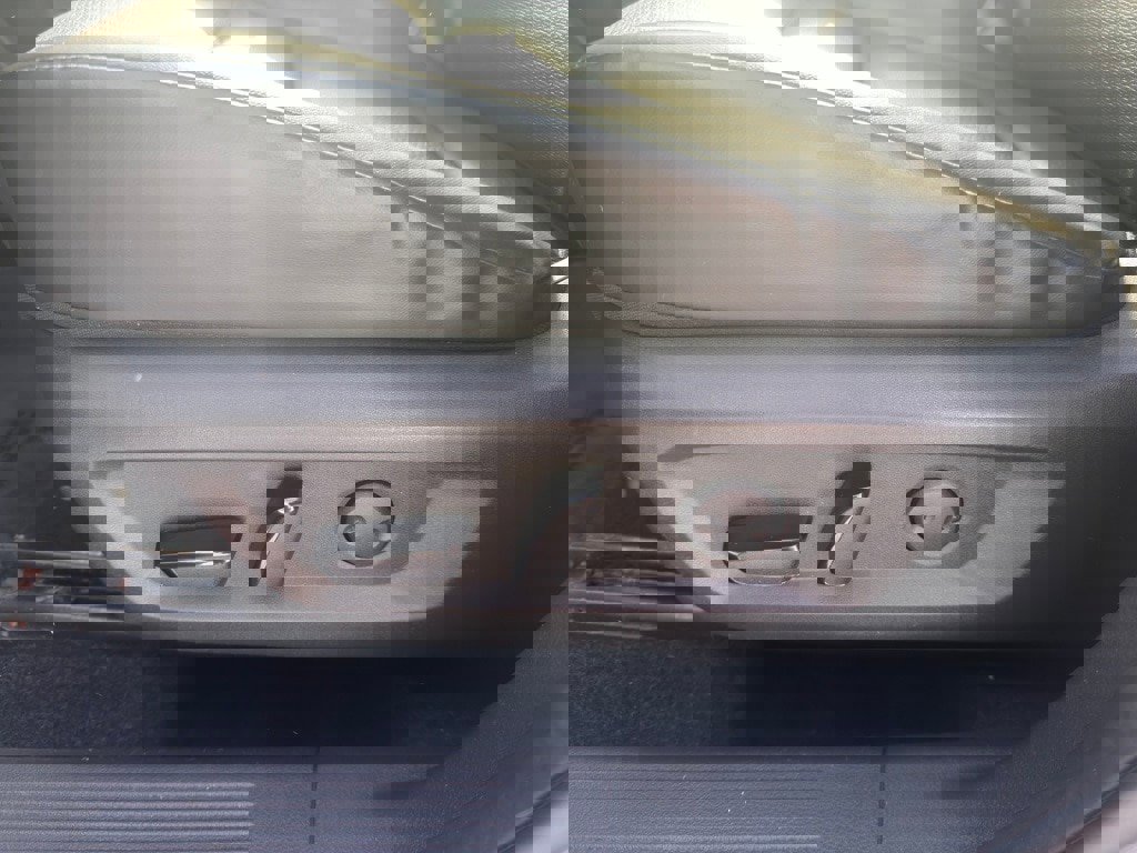 Used 2021 Nissan Rogue SV w/ Premium Package image 14