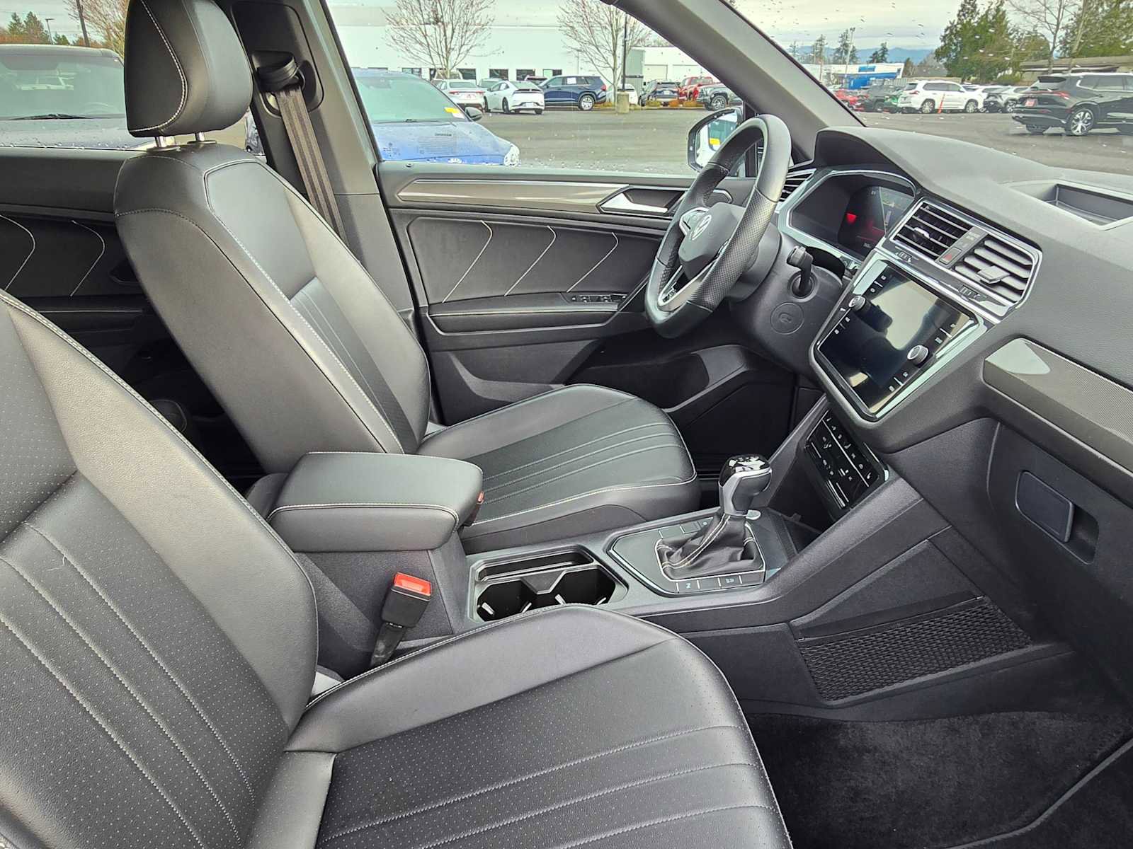 Used 2023 Volkswagen Tiguan SE R-Line image 12