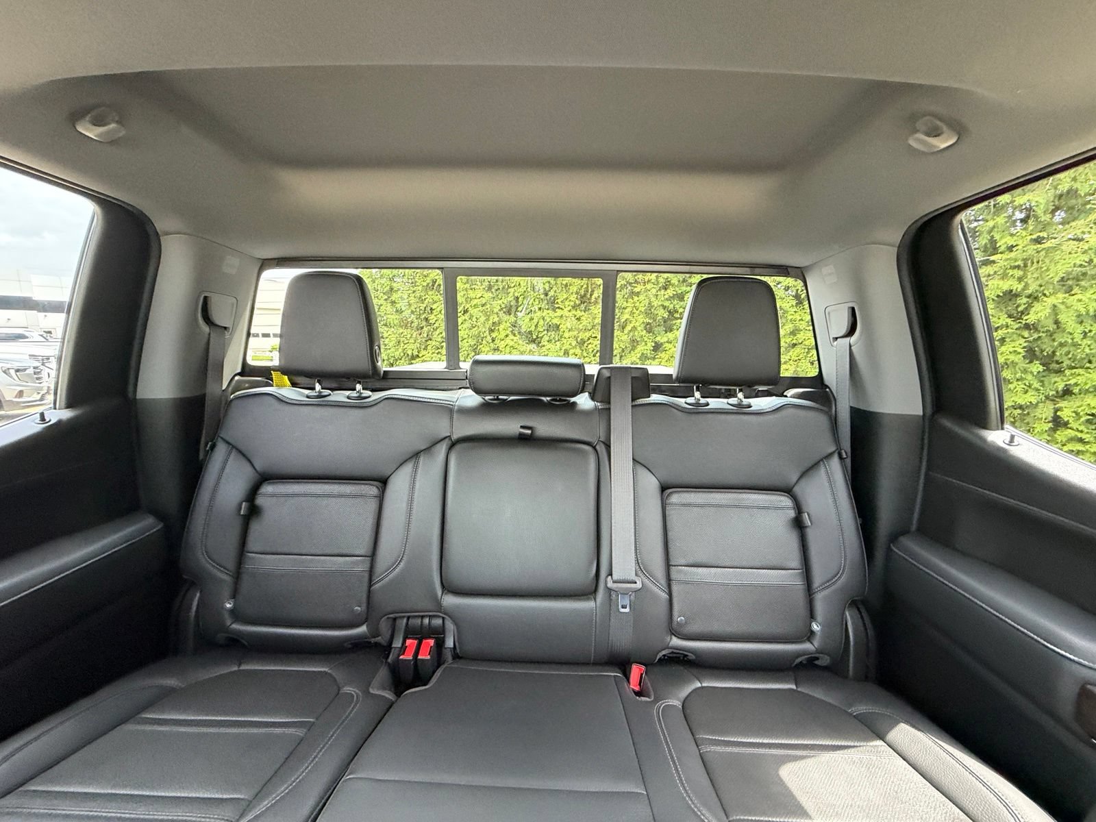 Used 2022 GMC Sierra 1500 Denali w/ Denali Premium Package AWD/4WD image 3