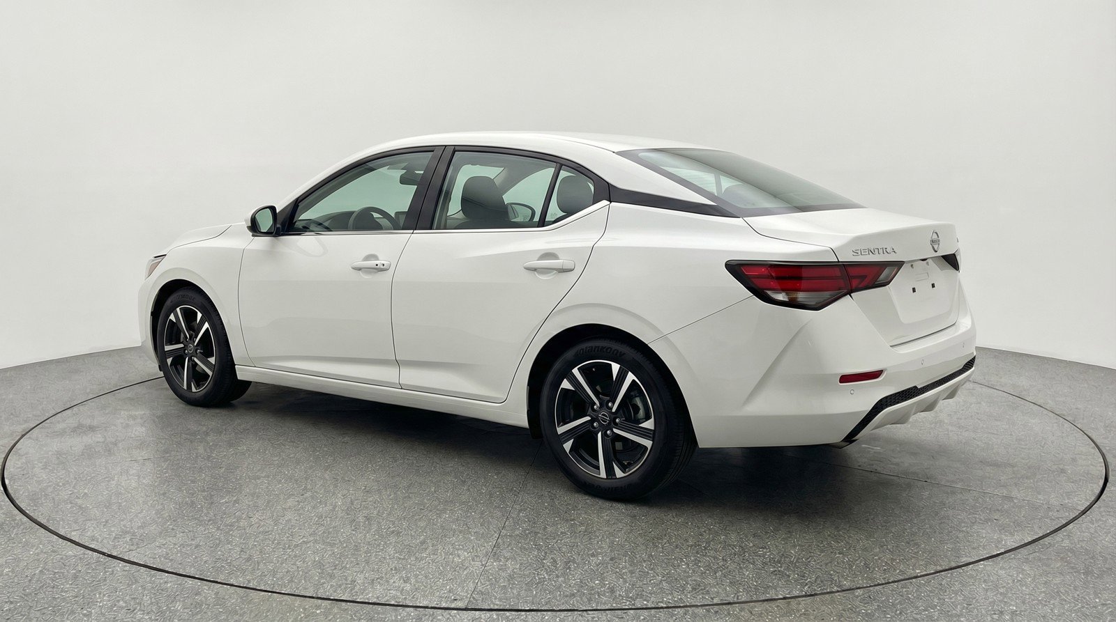 Used 2025 Nissan Sentra SV FWD image 6