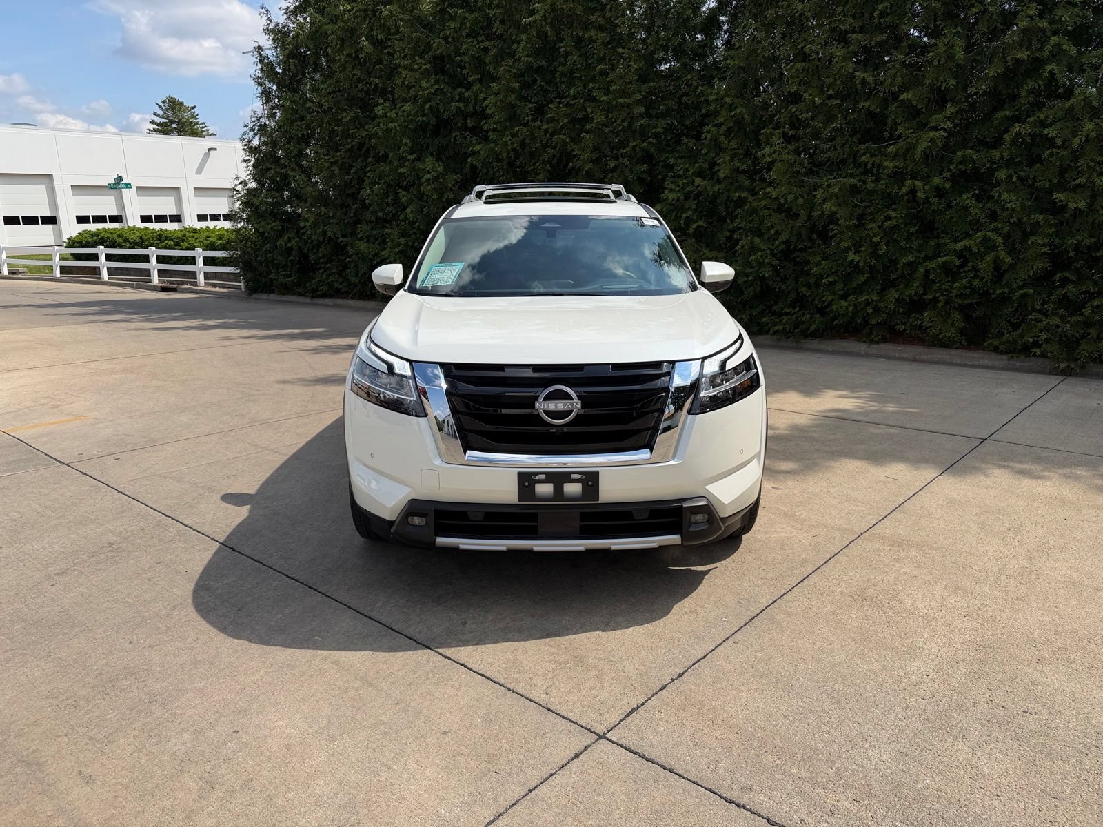 Used 2024 Nissan Pathfinder Platinum AWD/4WD image 6