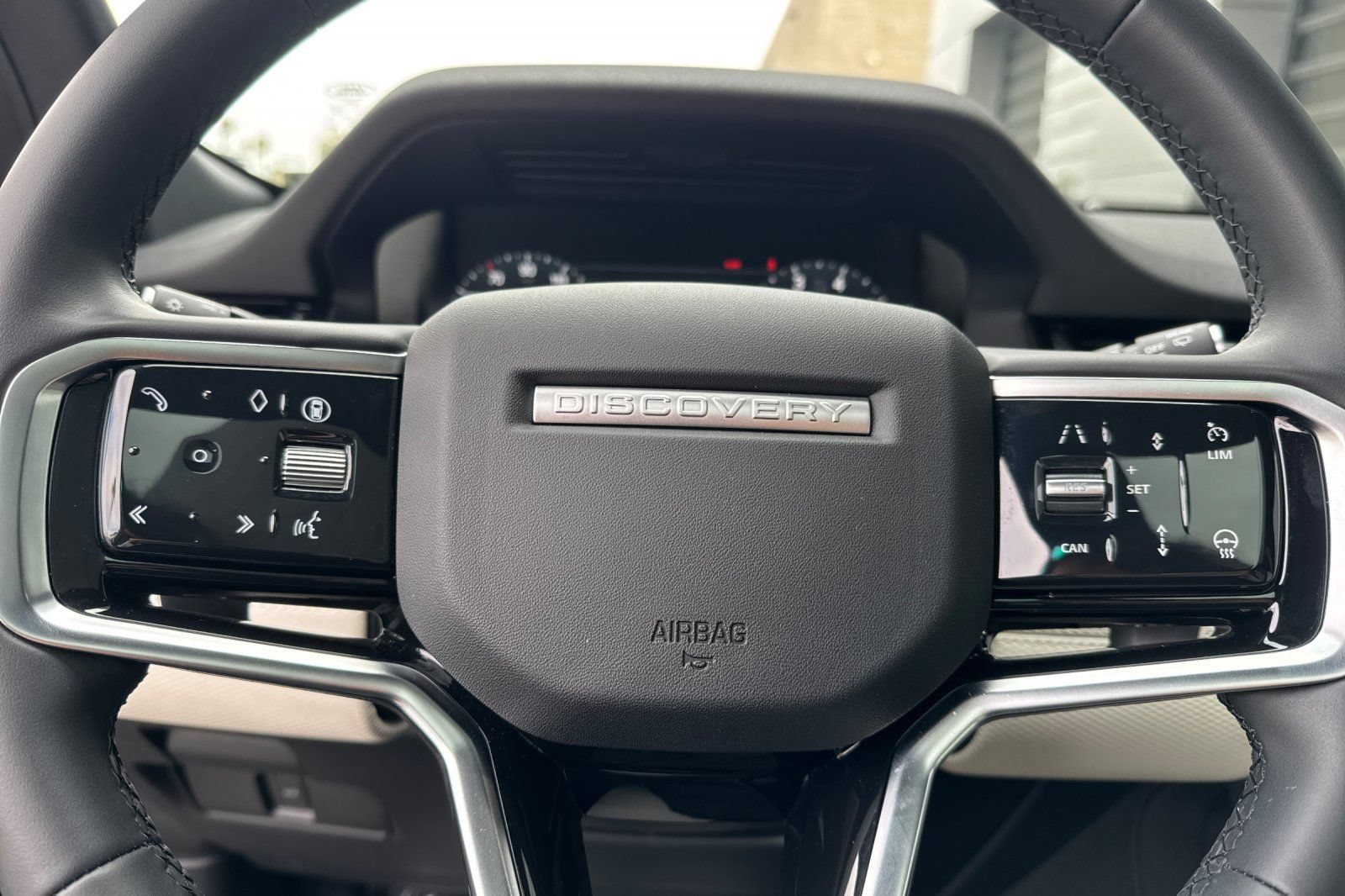 Certified 2025 Land Rover Discovery Sport Dynamic SE AWD/4WD image 27