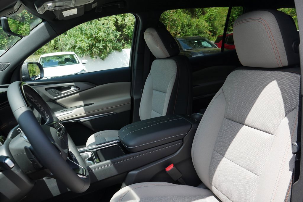New 2026 Chevrolet Traverse LT w/ Enhanced Driving Package image 9