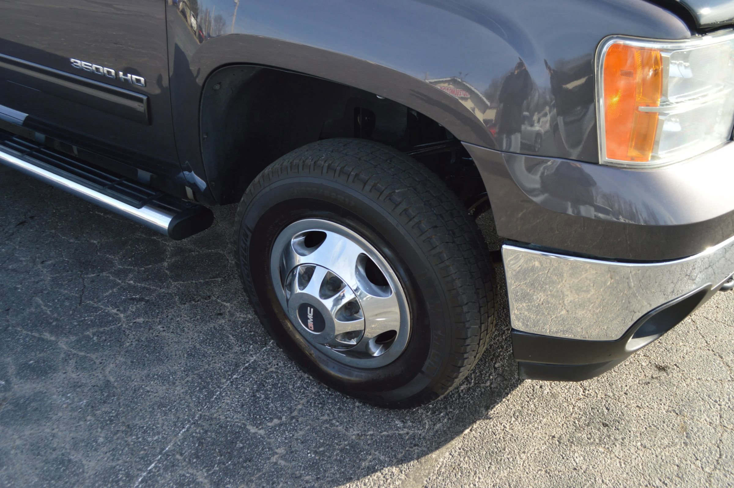 Used 2011 GMC Sierra 3500 SLT w/ SLT Convenience Package image 11