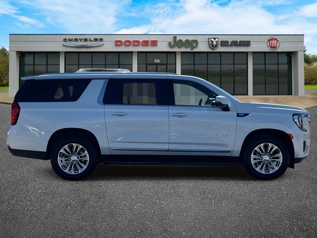 Used 2023 GMC Yukon XL SLT w/ SLT Premium Package AWD/4WD image 3