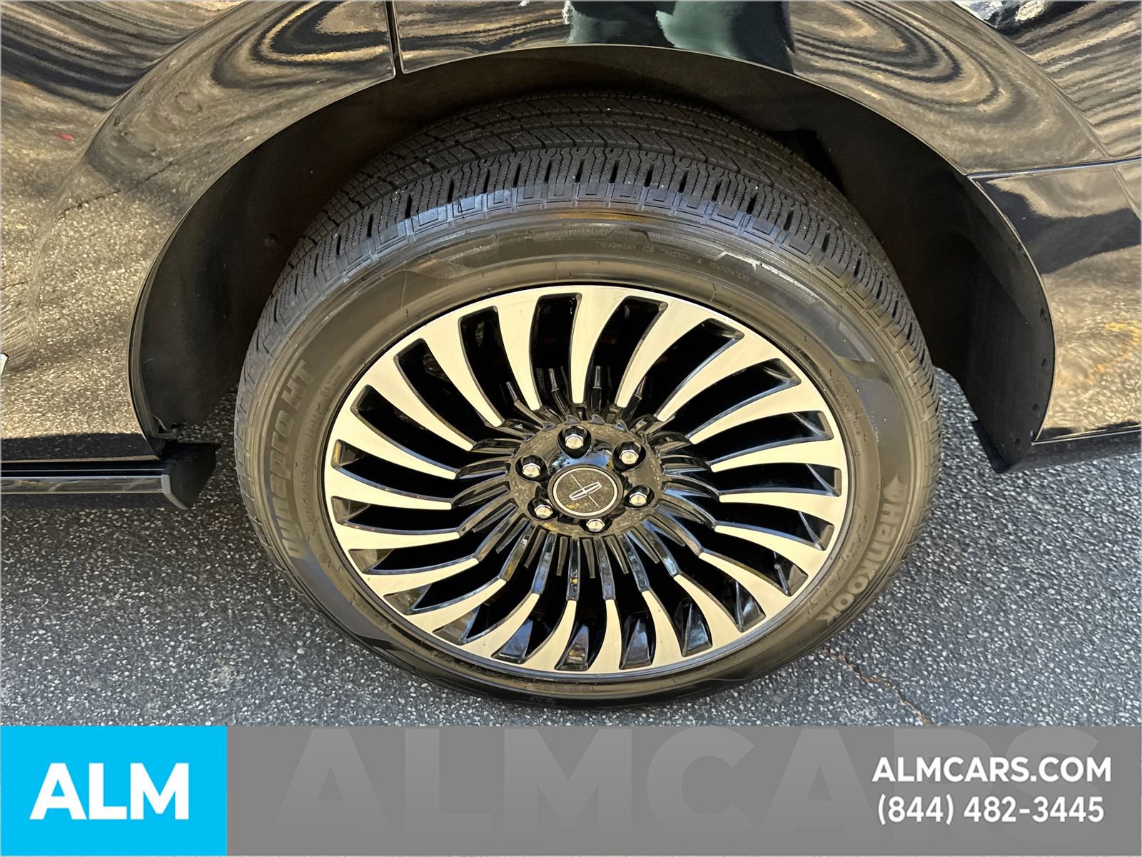 Used 2021 Lincoln Navigator Black Label w/ Cargo Convenience Package image 25