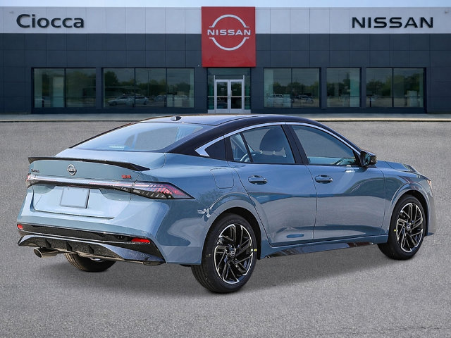 New 2027 Nissan Sentra SR w/ Floor Mat Package FWD image 4