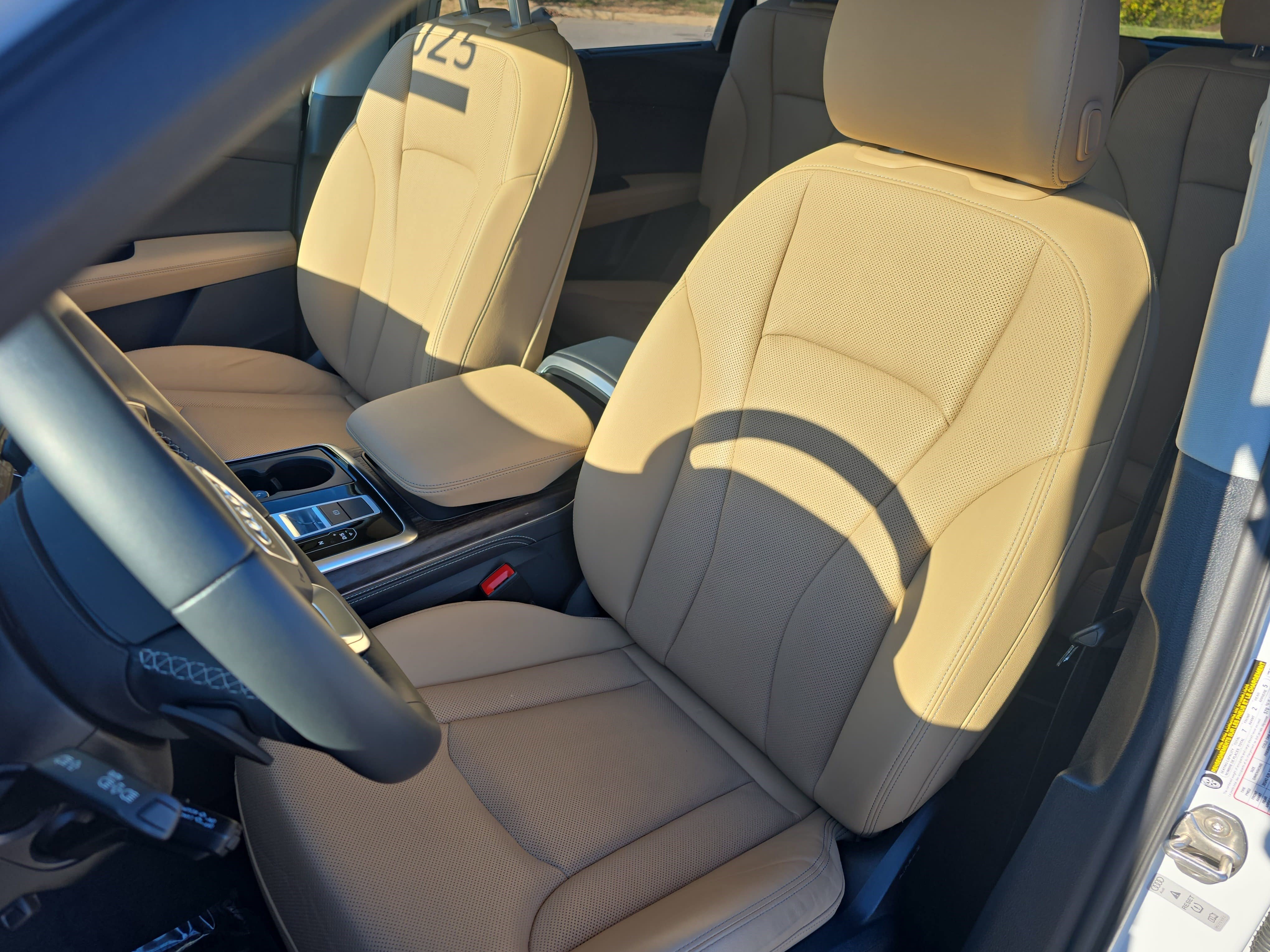 Certified 2025 Audi Q7 2.0T Premium Plus image 15