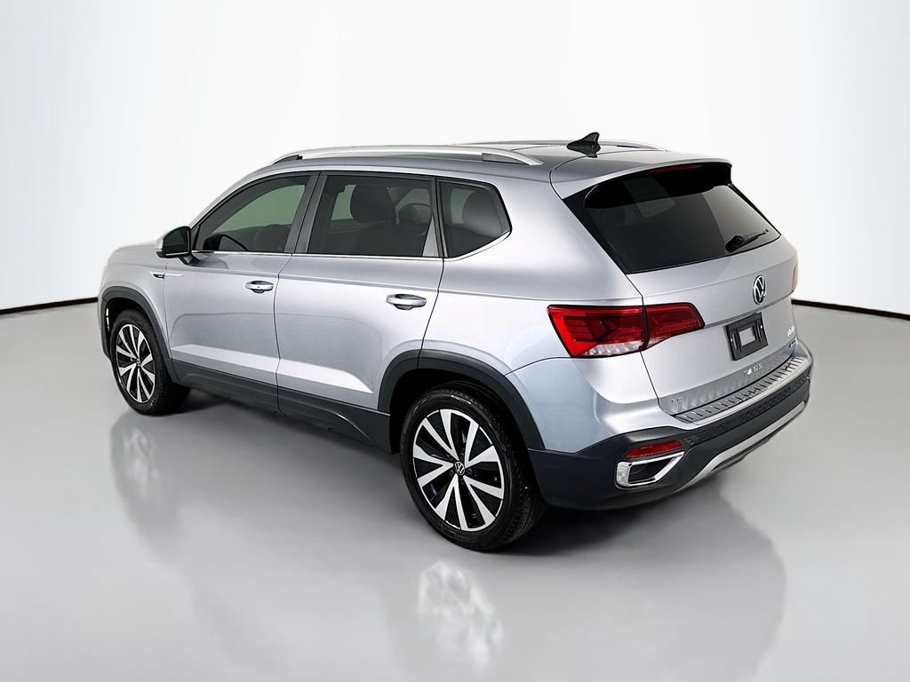 Used 2023 Volkswagen Taos SE AWD/4WD image 3