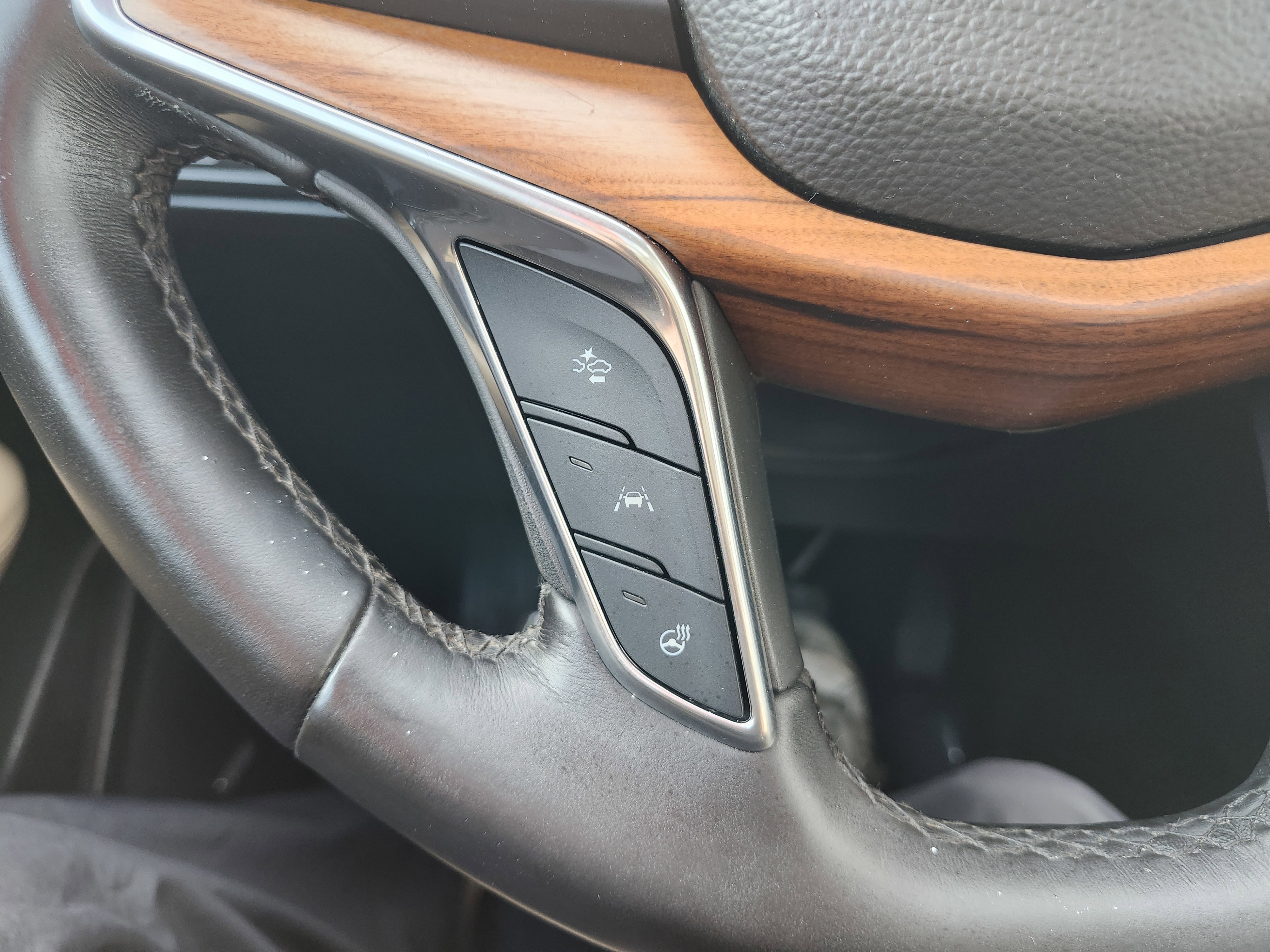 Used 2017 Cadillac XT5 Platinum AWD/4WD image 13