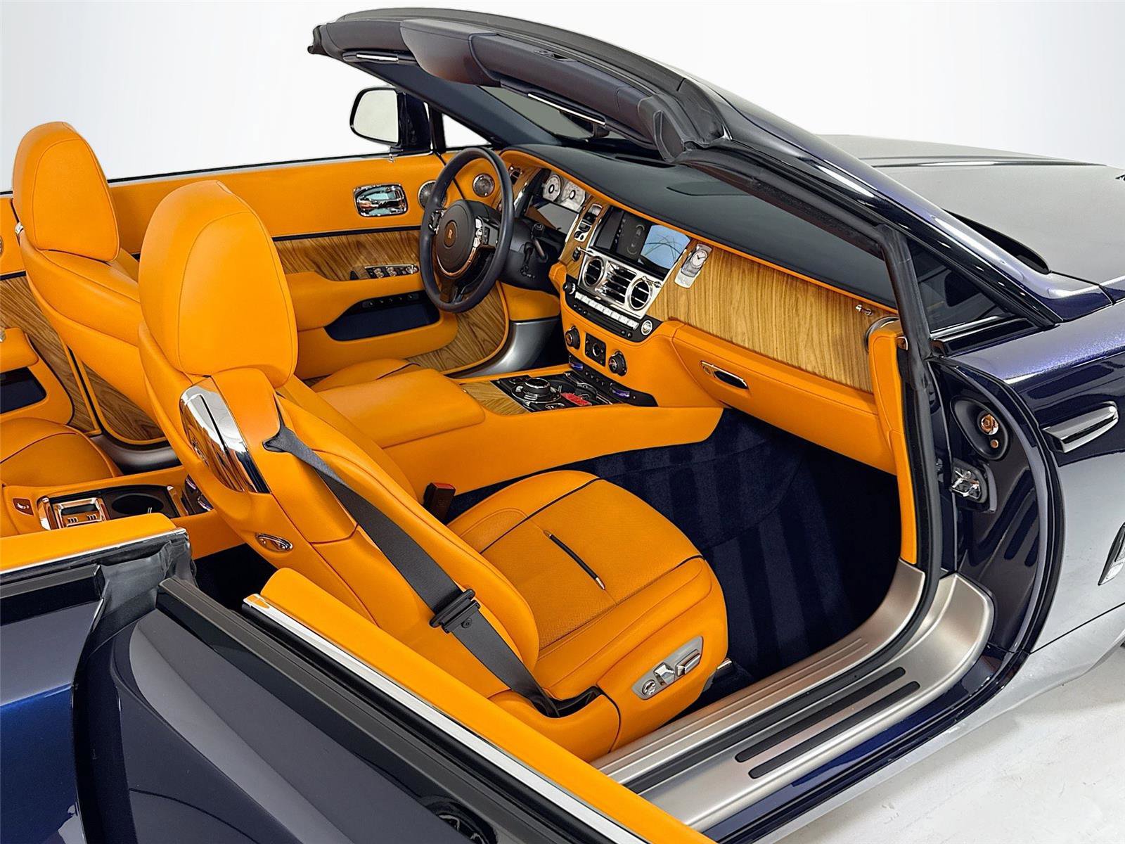 Used 2021 Rolls-Royce Dawn image 30