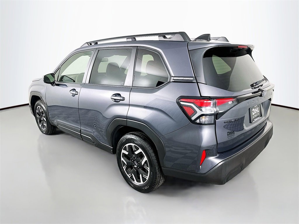 Used 2025 Subaru Forester Premium image 8