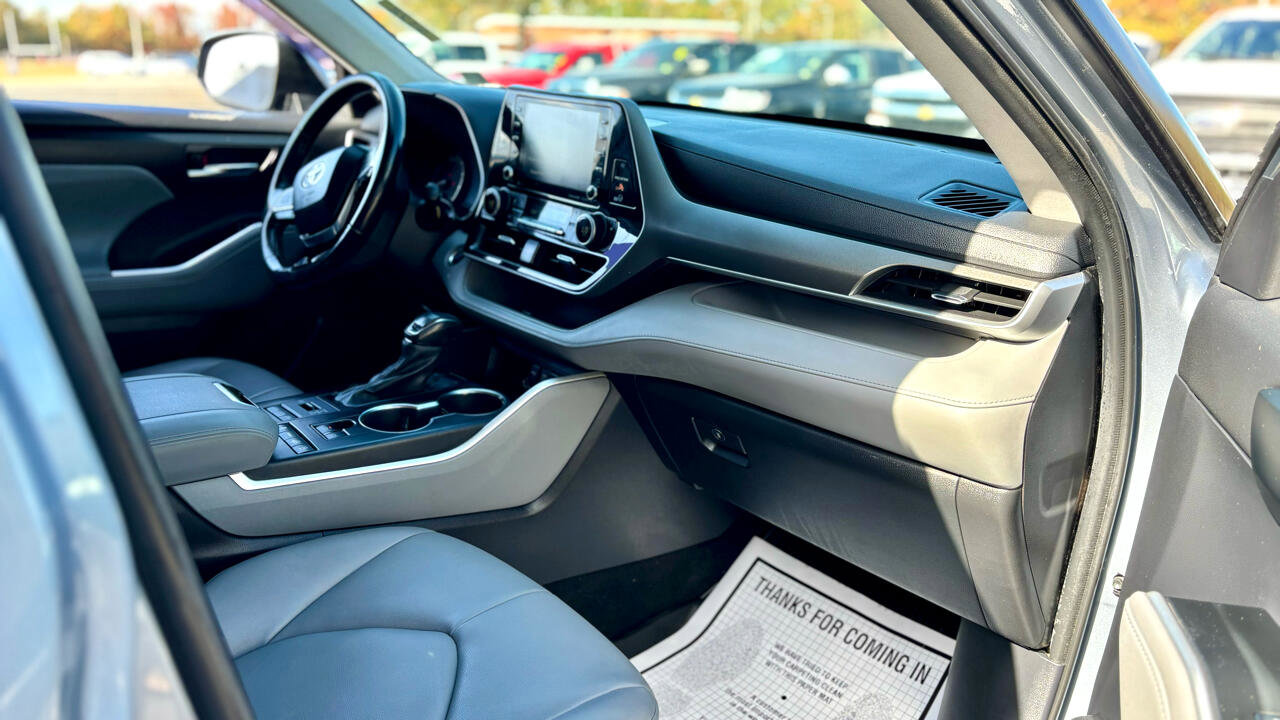 Used 2021 Toyota Highlander XLE image 11