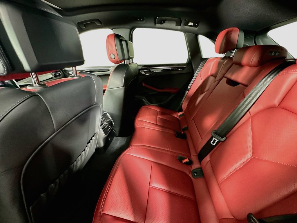 Certified 2026 Porsche Macan AWD/4WD image 23