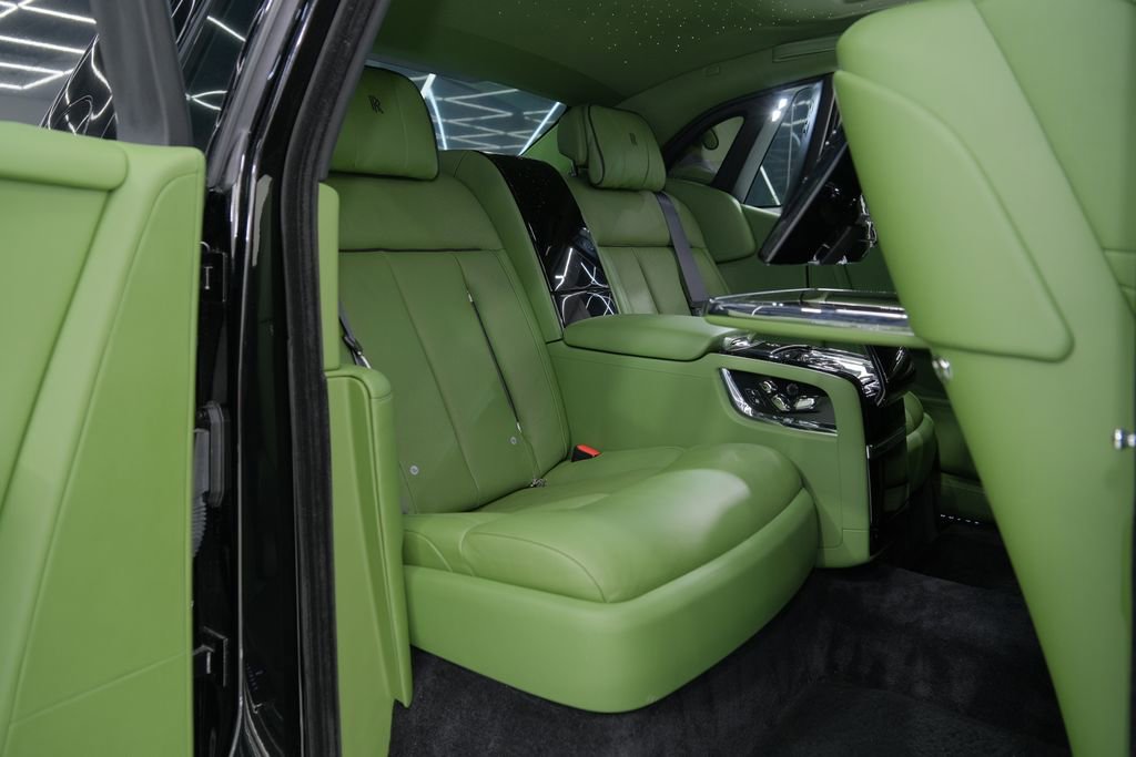 Used 2023 Rolls-Royce Phantom Sedan w/ The Phantom Package RWD image 51
