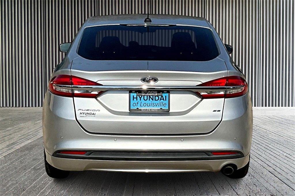 Used 2018 Ford Fusion SE image 4
