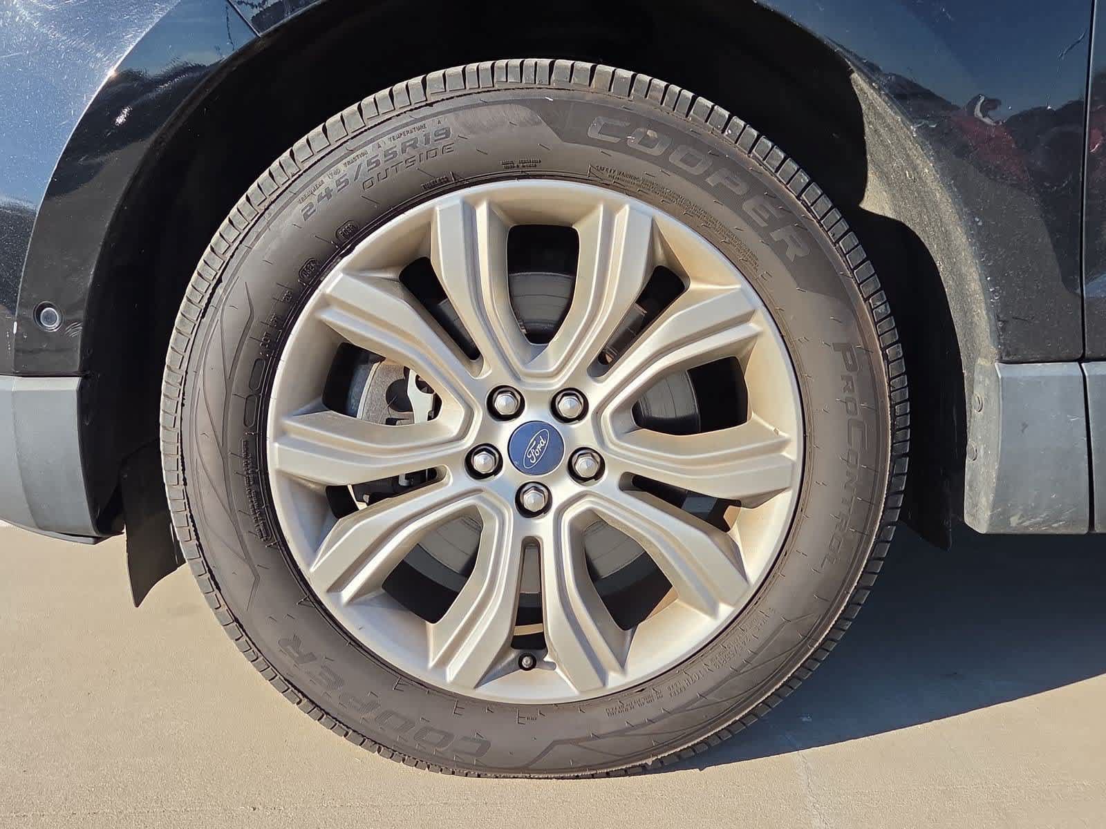 Used 2019 Ford Edge Titanium w/ Equipment Group 301A AWD/4WD image 13