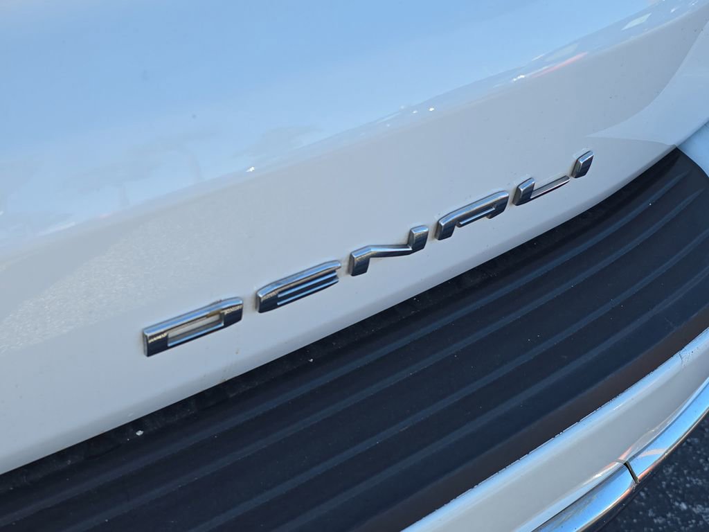 Used 2022 GMC Yukon XL Denali w/ Denali Premium Package image 5