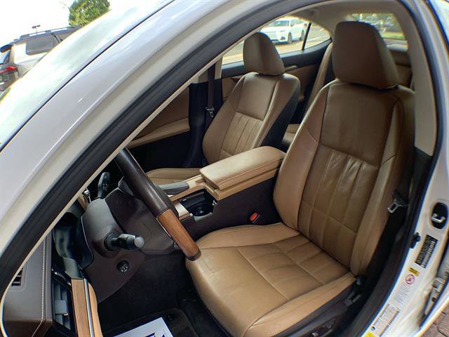 Used 2016 Lexus ES 350 w/ Luxury Package w/Wood Trim FWD image 3