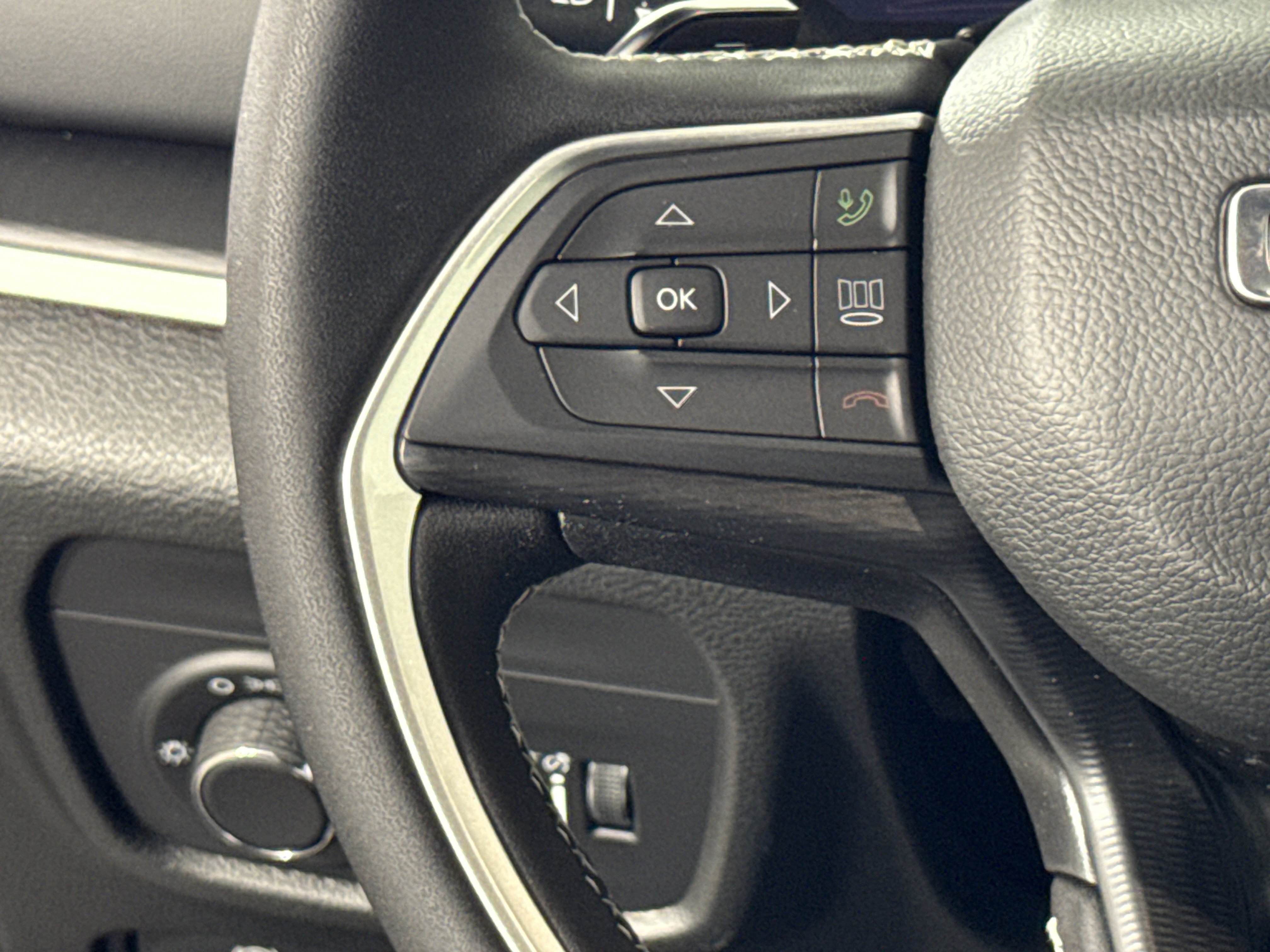 New 2025 Jeep Grand Cherokee Laredo X image 14