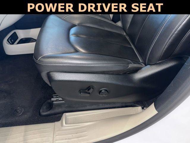 Certified 2024 Chrysler Pacifica Touring-L image 15