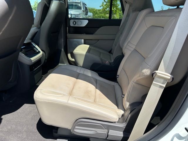 Used 2022 Lincoln Navigator Reserve image 18