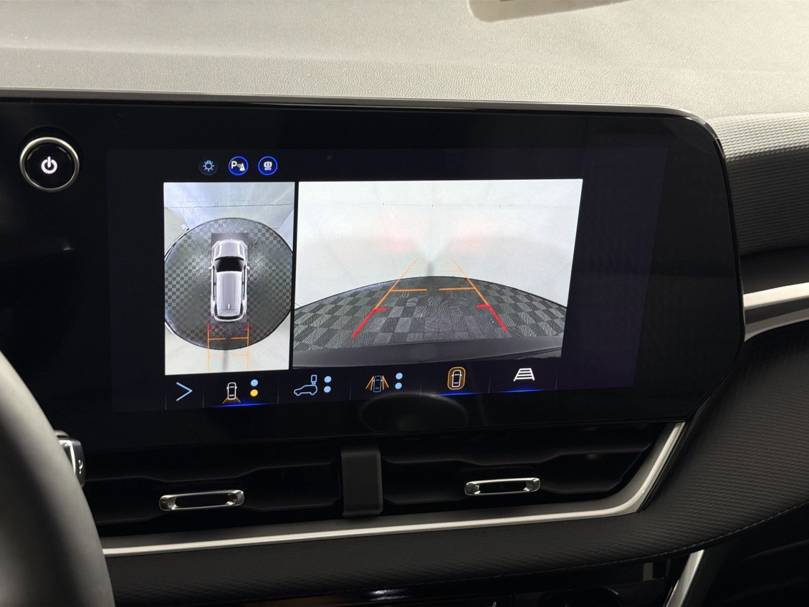 New 2027 Chevrolet Equinox LT w/ Safety and Technology Package FWD image 19