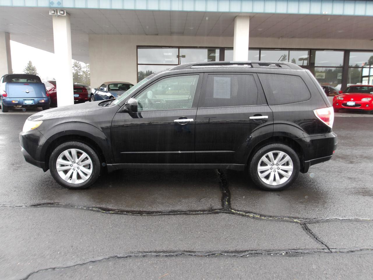 Used 2011 Subaru Forester 2.5X Premium w/ All-Weather Pkg AWD/4WD image 2