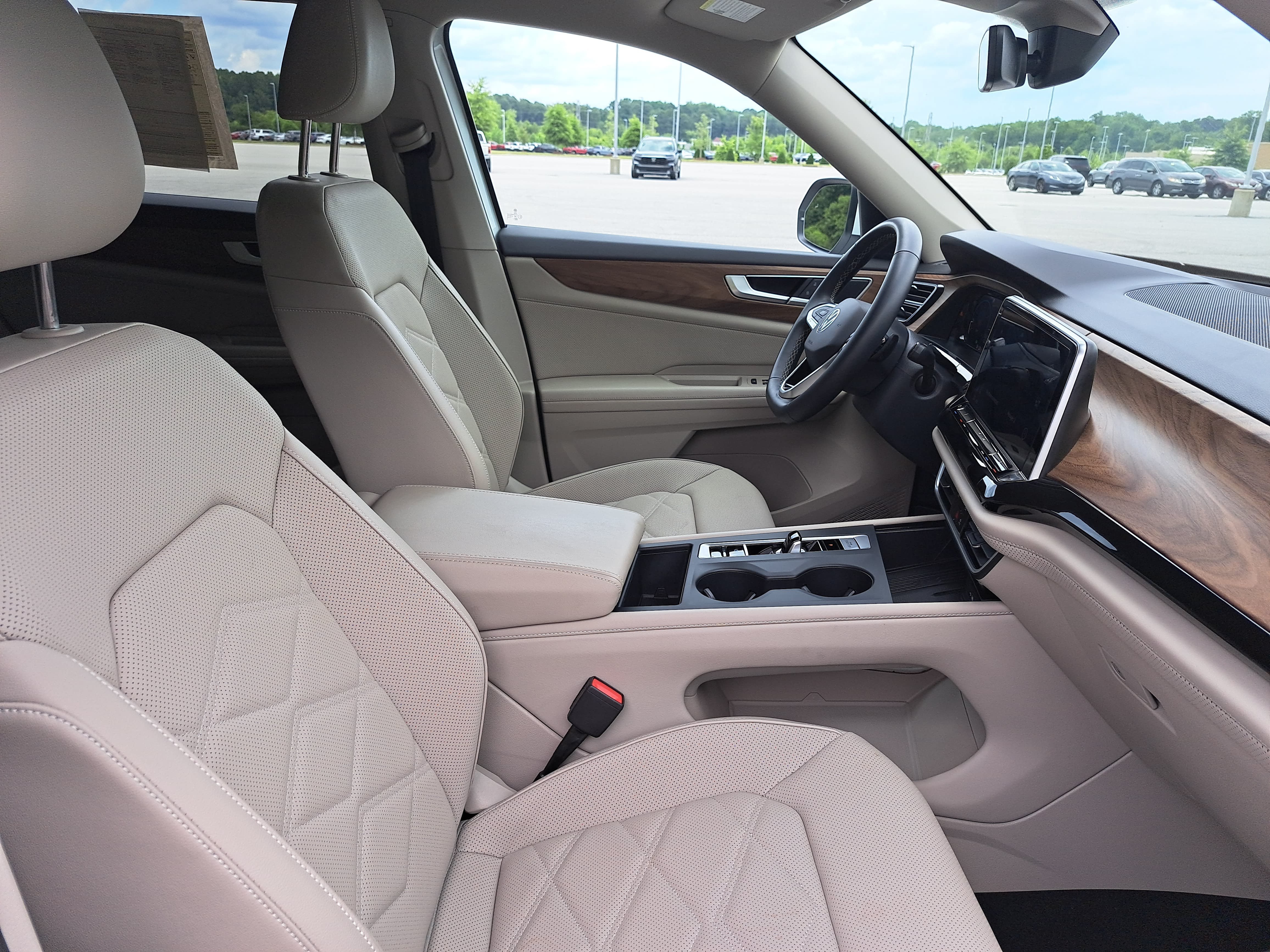 Certified 2025 Volkswagen Atlas SE AWD/4WD image 10