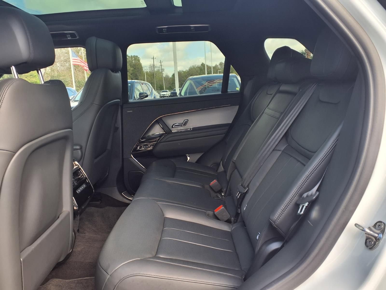 Used 2025 Land Rover Range Rover Sport SE image 18