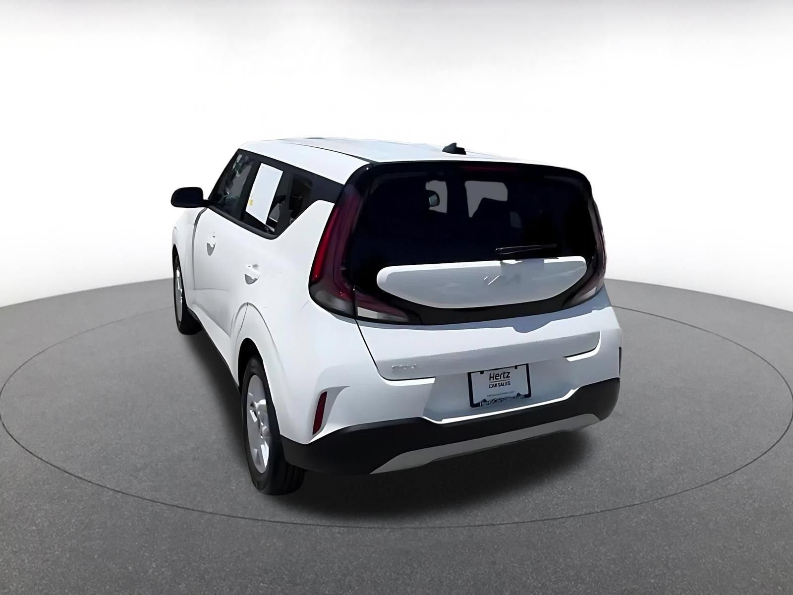 Used 2025 Kia Soul LX w/ LX Technology Package FWD image 11