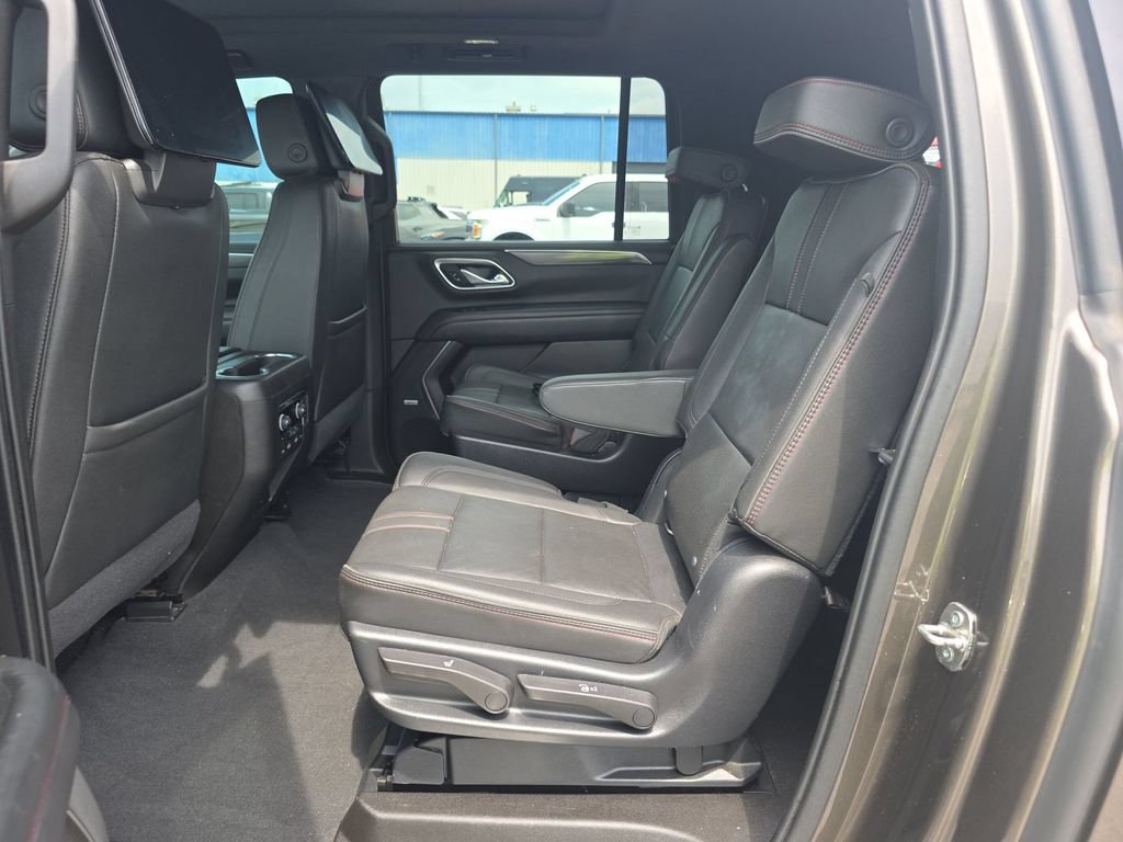 Used 2021 Chevrolet Suburban RST w/ Luxury Package AWD/4WD image 4