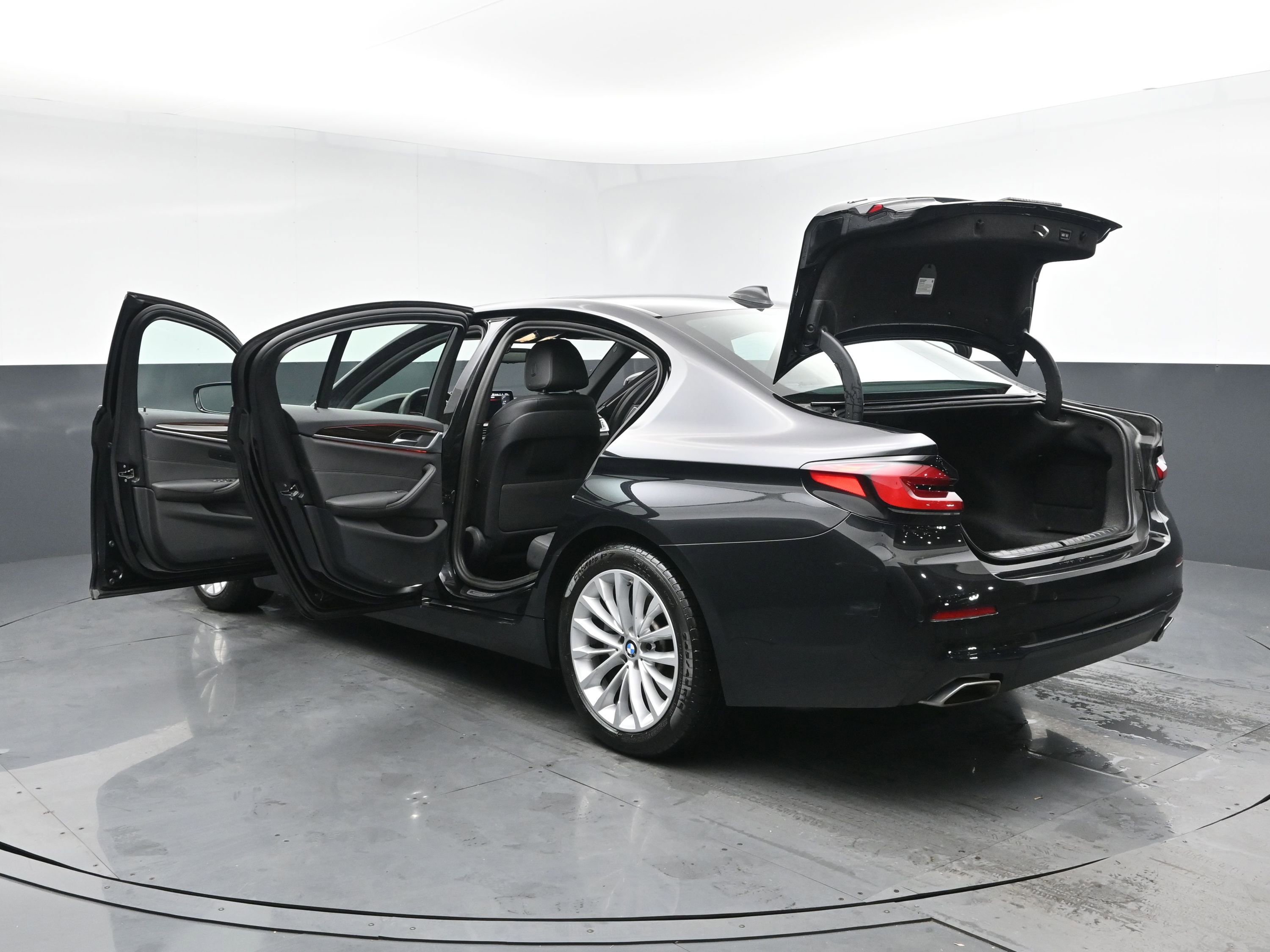 Used 2023 BMW 530i xDrive w/ Convenience Package image 32