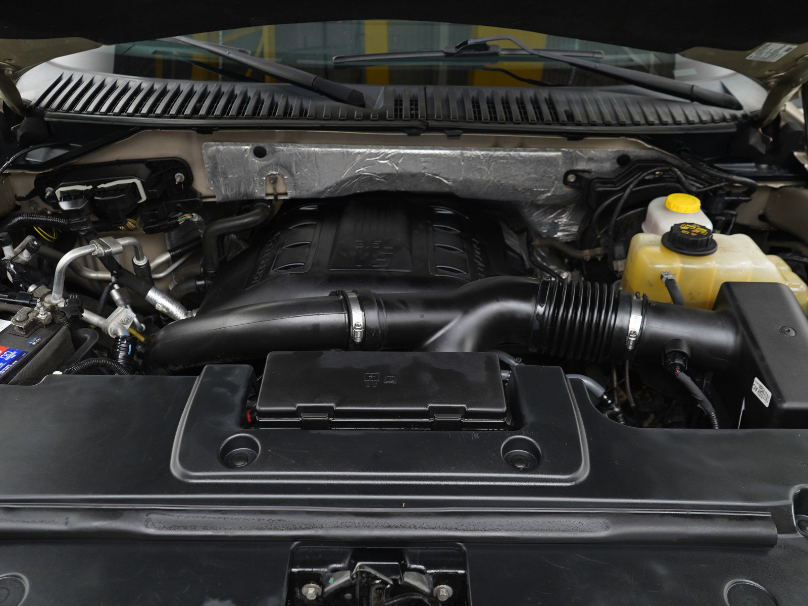 Used 2017 Ford Expedition XLT w/ Equipment Group 202A AWD/4WD image 37