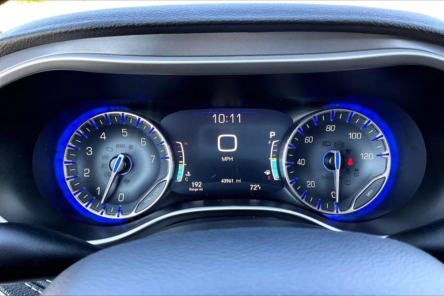 Used 2023 Chrysler Pacifica Touring-L AWD/4WD image 23