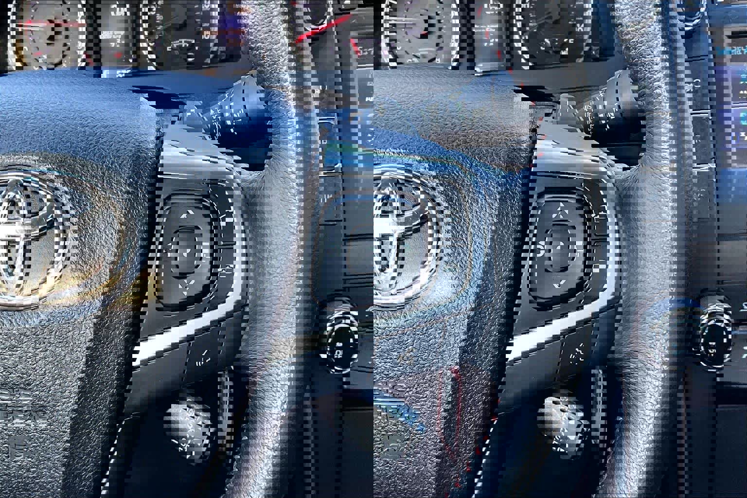 Used 2016 Toyota Camry SE image 25